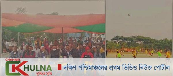 পাইকগাছার মৌখালীতে ব্যবসায়ীদের মধ্যে প্রিতি ফুটবল খেলা অনুষ্ঠিত