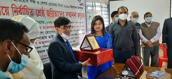 মোংলায় জয়িতা সম্মাননা ও ক্রেস্ট পেলেন ৫ নারী