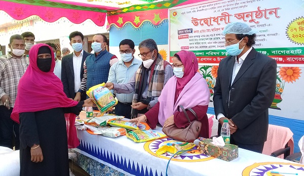 মোরেলগঞ্জে কৃষকের মাঝে বিনামূল্যে সার ও বীজ বিতরণ