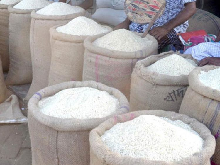 সবজির দর কমলেও দাম বাড়তি চালের