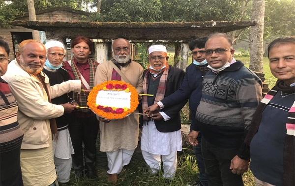 তালায় বীর মুক্তিযোদ্ধা আনোয়ার হোসেনের কবরে পুষ্পাঞ্জলি অর্পণ