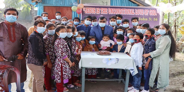 তালায় শুভ বড়দিনে ট্যাবেনাকেল অফ গ্রেস্ চার্চ বাংলাদেশ গীর্জায় বড়দিন উদযাপন