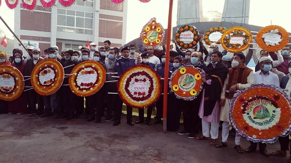 মোড়েলগঞ্জে মহান বিজয় দিবসের প্রথম প্রহরে সর্ব সাধারণের শ্রদ্ধা নিবেদন