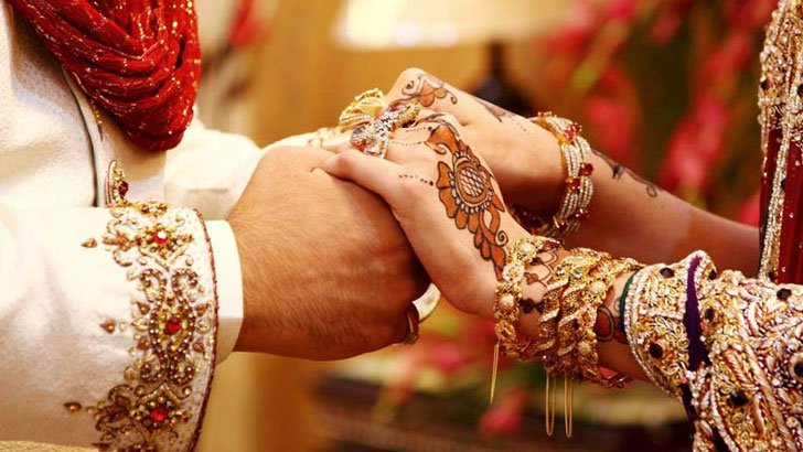 উপহার ভাগাভাগি নিয়ে বিয়ের কয়েক ঘণ্টা পরই বিচ্ছেদ