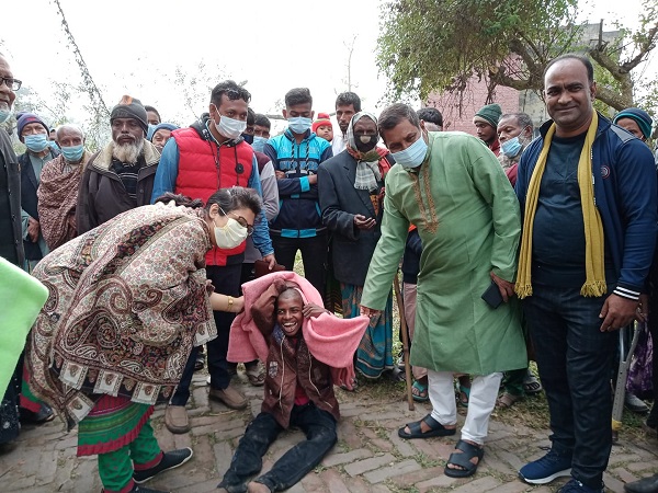 মোল্লাহাটে প্রতিবন্ধীদের মাঝে কম্বল বিতরণ অনুষ্ঠিত