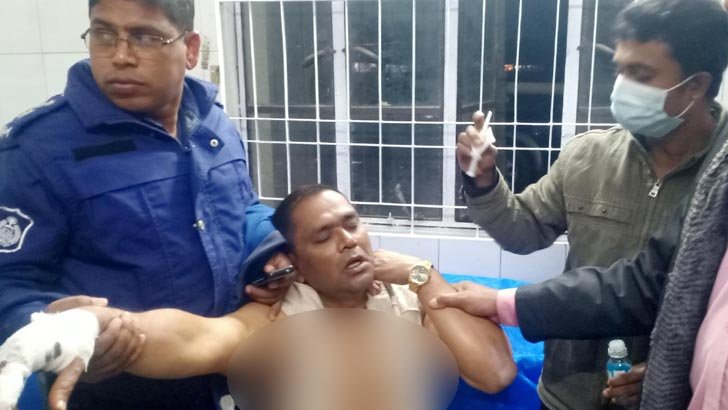 নৌকার মনোনয়ন বঞ্চিতদের হামলায় ওসি আহত