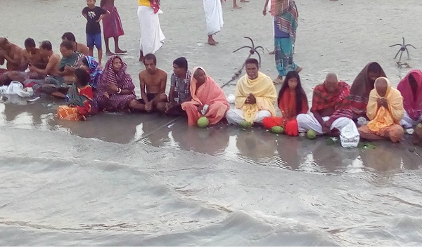 পুণ্যস্নানের মধ্য দিয়ে শেষ হলো ৩ দিন ব্যাপী রাস উৎসব