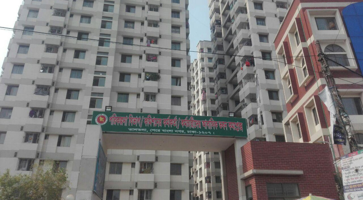 সরকারি ফ্ল্যাট: বছর না ঘুরতেই লিফট বিকল, বেডরুমে পানি