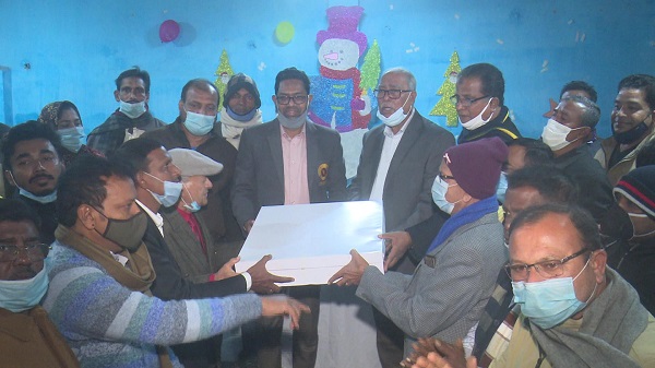 সংসদ সদস্য সেখ সালাহউদ্দিন জুয়েল-এর পক্ষ থেকে বড় দিনের শুভেচ্ছা বিনিময়