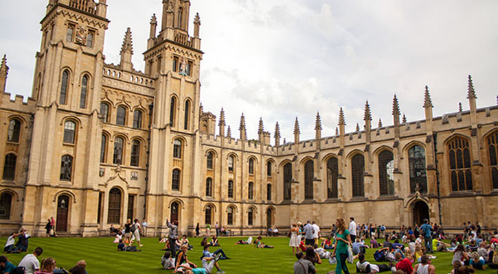 শিক্ষক-শিক্ষার্থীদের মধ্যে প্রেম নিষিদ্ধ করবে অক্সফোর্ড