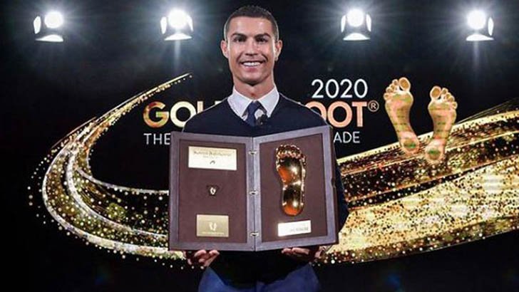 ‘গোল্ডেন ফুট’ পুরস্কার পেলেন রোনাল্ডো
