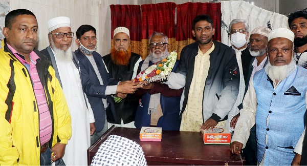 আব্দুল জলিল মহানগর আওয়ামী লীগের উপদেষ্টা পরিষদের সদস্য হওয়ায় বঙ্গবন্ধু শিশু কিশোর মেলার পক্ষ থেকে ফুলেল শুভেচ্ছা