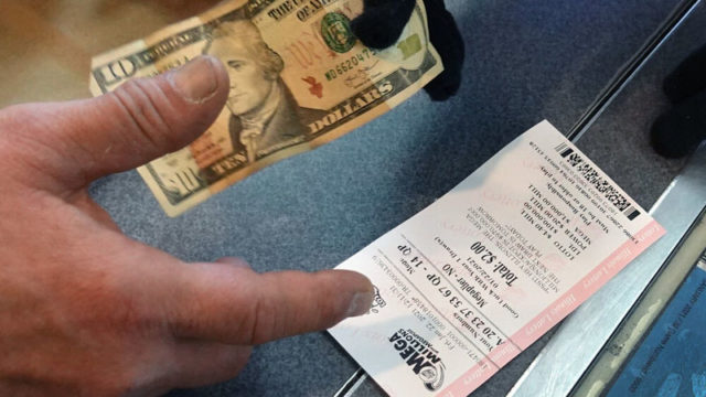 লটারিতে ৮ হাজার কোটি টাকা বিজয়ীকে খুঁজে পাওয়া যাচ্ছে না