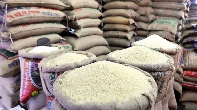 ভারতীয় চাল খুলনায় আসলেও ঘরে তুলছে না আড়তদার