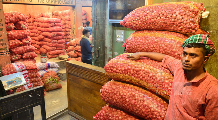 আড়তে পেঁয়াজের স্তূপ, অঙ্কুরোদগম