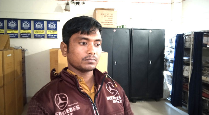 বাবা-মায়ের বাড়ির রাস্তা বন্ধ করা সেই ছেলে গ্রেফতার