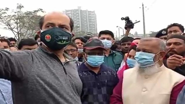 রাস্তা ব্যবহারে অস্ত্র দেখায় ইউনাইটেড গ্রুপ