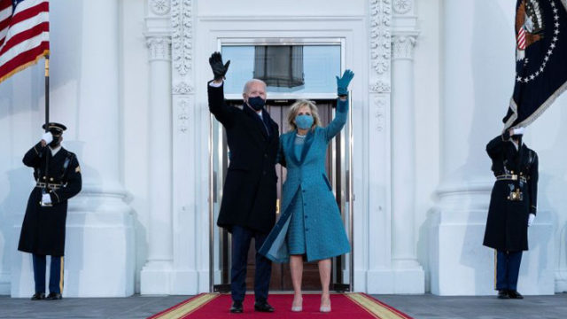 ‘মুসলমান নিষেধাজ্ঞা’ তুলে দেওয়ার নির্দেশে বাইডেনের সই