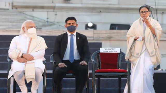 নেতাজির অনুষ্ঠানে ‘জয় শ্রীরাম’ স্লোগান, রেগে মঞ্চ ছাড়লেন মমতা