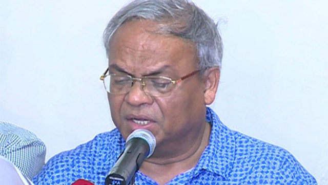 ‘আমাদের অবস্থা জলে কুমির ডাঙ্গায় বাঘ’