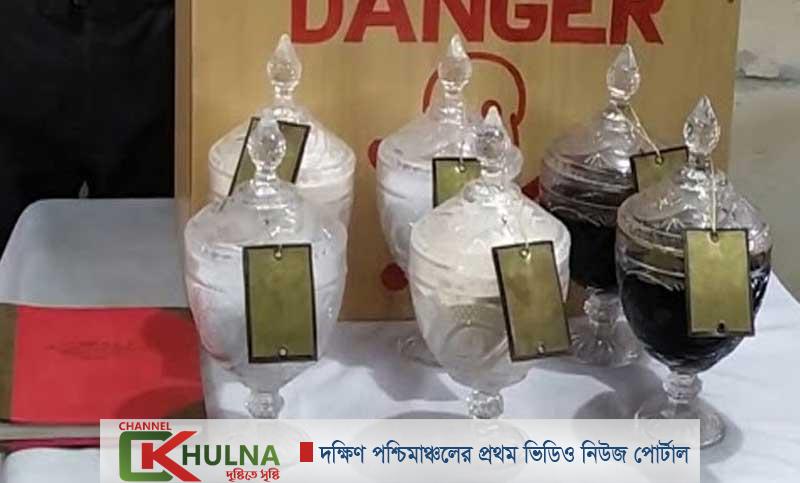 ৮৫ কোটি টাকার সাপের বিষ উদ্ধার ,এসেছিল ফ্রান্স থেকে