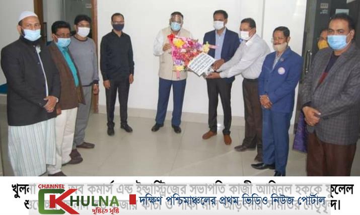 চেম্বার সভাপতিকে কাঁচা ও পাকা মাল আড়ৎদার সমিতির ফুলেল শুভেচ্ছা