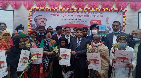 মুজিববর্ষে শেখ হাসিনার উপহার : বাগেরহাটে ৪৩৩টি বাড়ি পেল পরিবার