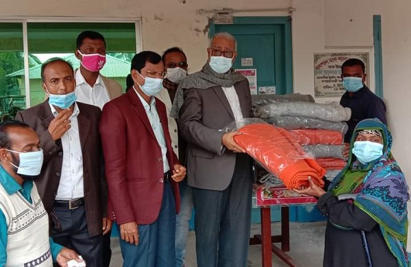 রামপালে খুলনা সিটি মেয়রের কম্বল বিতরণ