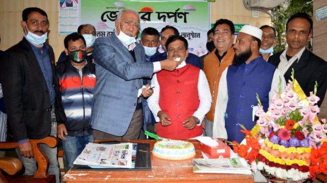 খুলনায় দৈনিক ভোরের দর্পণ এর প্রতিষ্ঠাবার্ষিকী উদযাপন