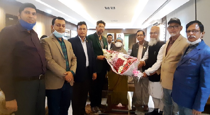 শ্রম ও কর্মসংস্থান প্রতিমন্ত্রীকে খুলনা প্রেসক্লাব নেতৃবৃন্দের ফুলেল শুভেচ্ছা