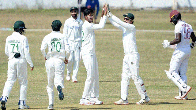 চট্টগ্রামে তরুন স্পিনার রিশাদের ভেলকিতে ক্যারিবীয়রা নাকাল
