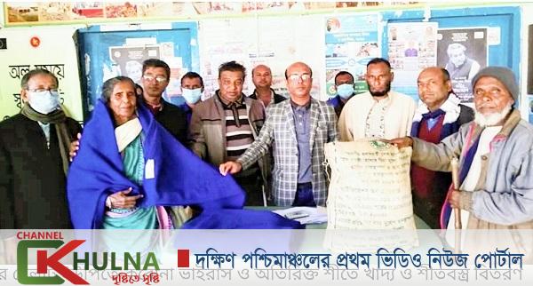 পাইকগাছার দেলুটি ইউপিতে করোনা ভাইরাস ও অতিরিক্ত শীতে খাদ্য ও শীতবস্ত্র বিতরণ