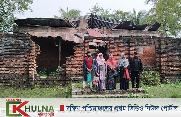 মোড়েলগঞ্জে প্রভাবশালীদের দখলে মৎস্য ঘের, মামলা দিয়ে হয়রানি, আতংকে ইউপি সদস্য’র পরিবার