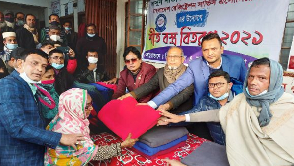 মাগুরায় শীতার্থ মানুষের মাঝে শীতবস্ত্র বিতরন