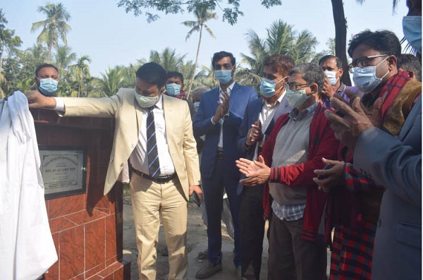 তালায় এসইপি প্রকল্পের আওতায় দুগ্ধ ক্লাস্টারে ড্রেনেজ ব্যবস্থার উদ্বোধন