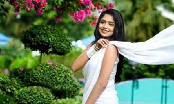 প্রধানমন্ত্রীর চরিত্র থেকে বাদ, কারণ জানেন না হিমি