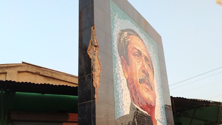 এবার ঠাকুরগাঁওয়ে বঙ্গবন্ধুর ম্যুরালে হামলা