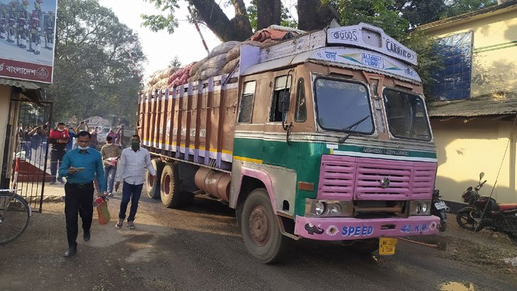 ভরা মৌসুমে ভারত থেকে পেঁয়াজ আমদানির তোড়জোড়
