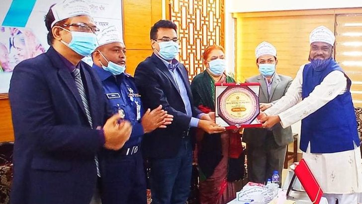 ওএমএস কেলেঙ্কারির হোতা পেলেন ‘সমাজসেবা’ পুরস্কার