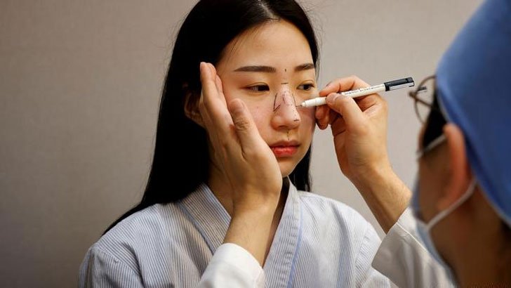 হঠাৎ নাক ‘সুন্দর’ করার হিড়িক দক্ষিণ কোরিয়ায়!