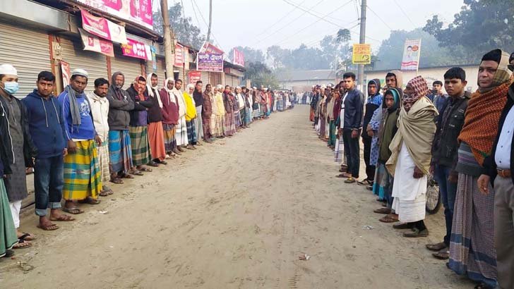 পুলিশের বিরুদ্ধে আনুশকাহর মায়ের অভিযোগ