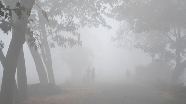 মধ্যরাত থেকে সারা দেশে মাঝারি কুয়াশা পড়বে