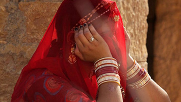 পরকীয়ার জন্য উত্তরপ্রদেশে মেয়েকে গুলি করে মারলেন বাবা