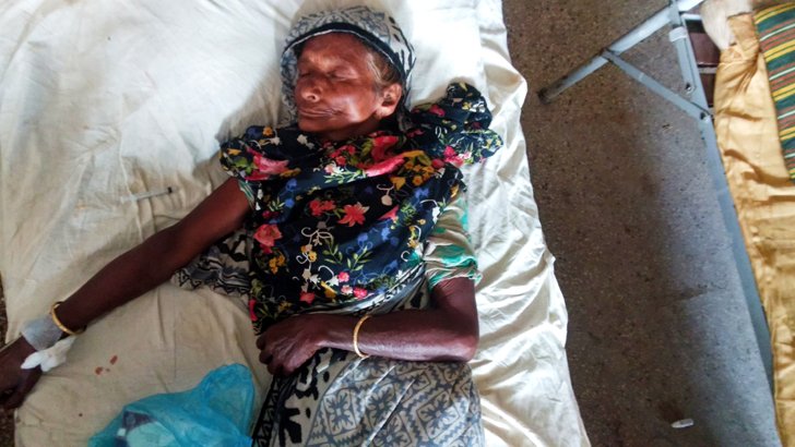 বৃদ্ধ মাকে পেটালেন ছেলে, তাকে পেটালেন তার ছেলেরা