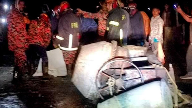 ট্রাকের ধাক্কায় প্রাণ গেল নসিমনে থাকা ৬ নির্মাণ শ্রমিকের