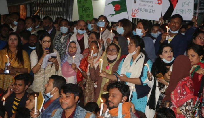 আনুশকাহ হত্যার বিচার চেয়ে বিএনপি কার্যালয়ের সামনে মোমবাতি প্রজ্বালন