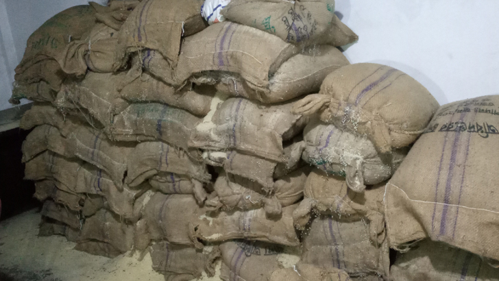 নড়িয়ায় ৪৫ বস্তা ত্রাণের চাল উদ্ধার