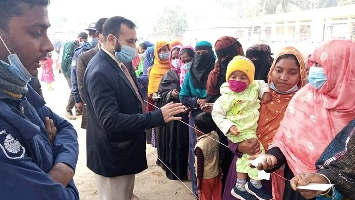 ৩ ঘণ্টা লাইনে দাঁড়িয়ে থেকে বাড়ি চলে গেলেন ভোটাররা