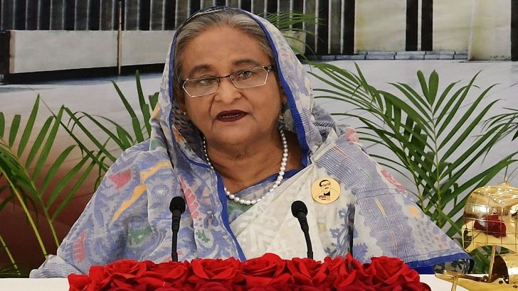 পরিবার নিয়ে দেখা যায় এমন সিনেমা বানান: প্রধানমন্ত্রী