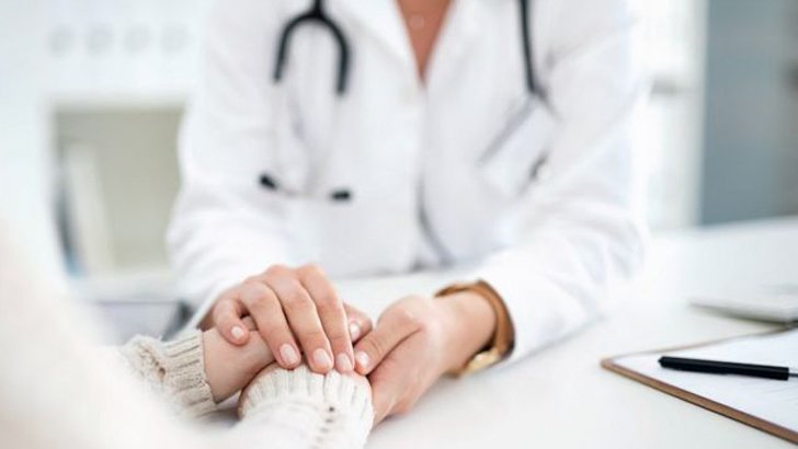 যেসব লক্ষণে বুঝবেন স্তন ক্যান্সার, কী করবেন